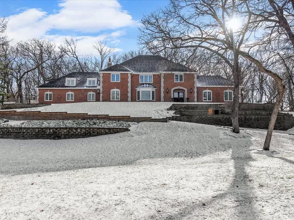 10 Deepwood Rd, Barrington, IL 60010