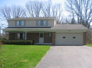 1017 Willow Ln, Howell, MI 48843