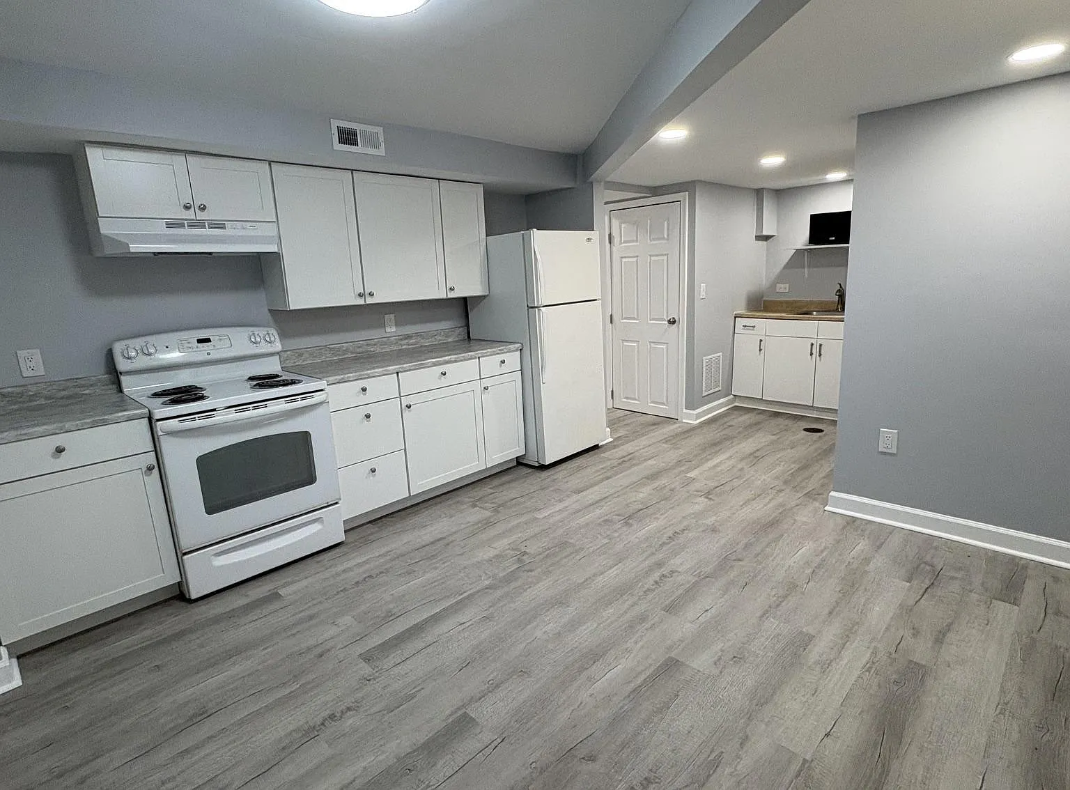 2 bed, 1.0 bath, 1256 sqft, $1,600 — Photo 1