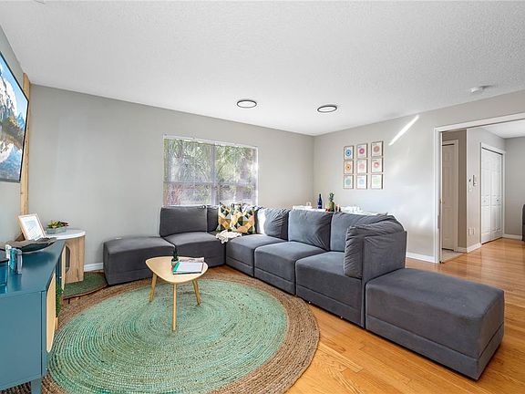 3rd image of 8015 INTERBAY BOULEVARD