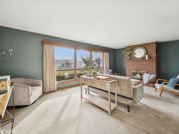 5th image of 915 Greenfield Ave