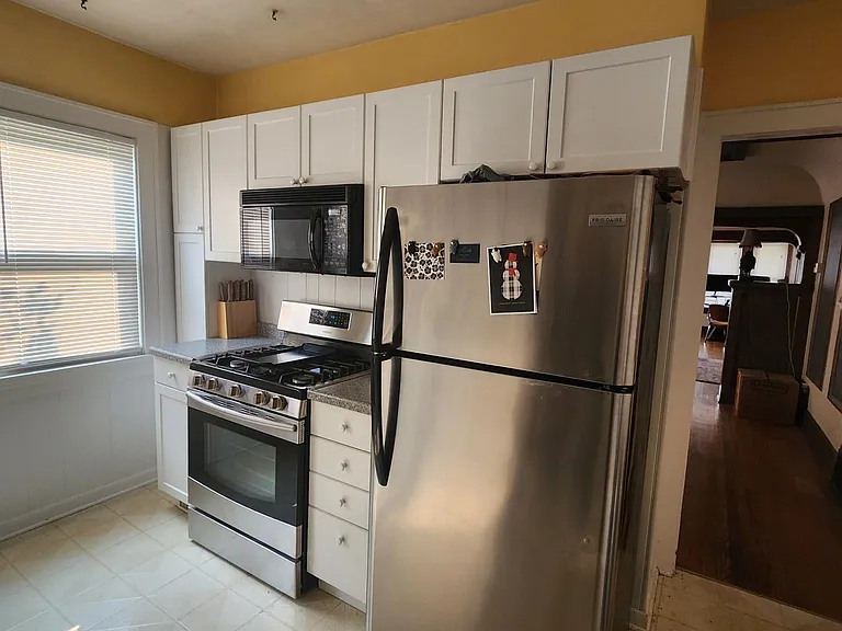 1607 E Pryor Ave — Photo 2