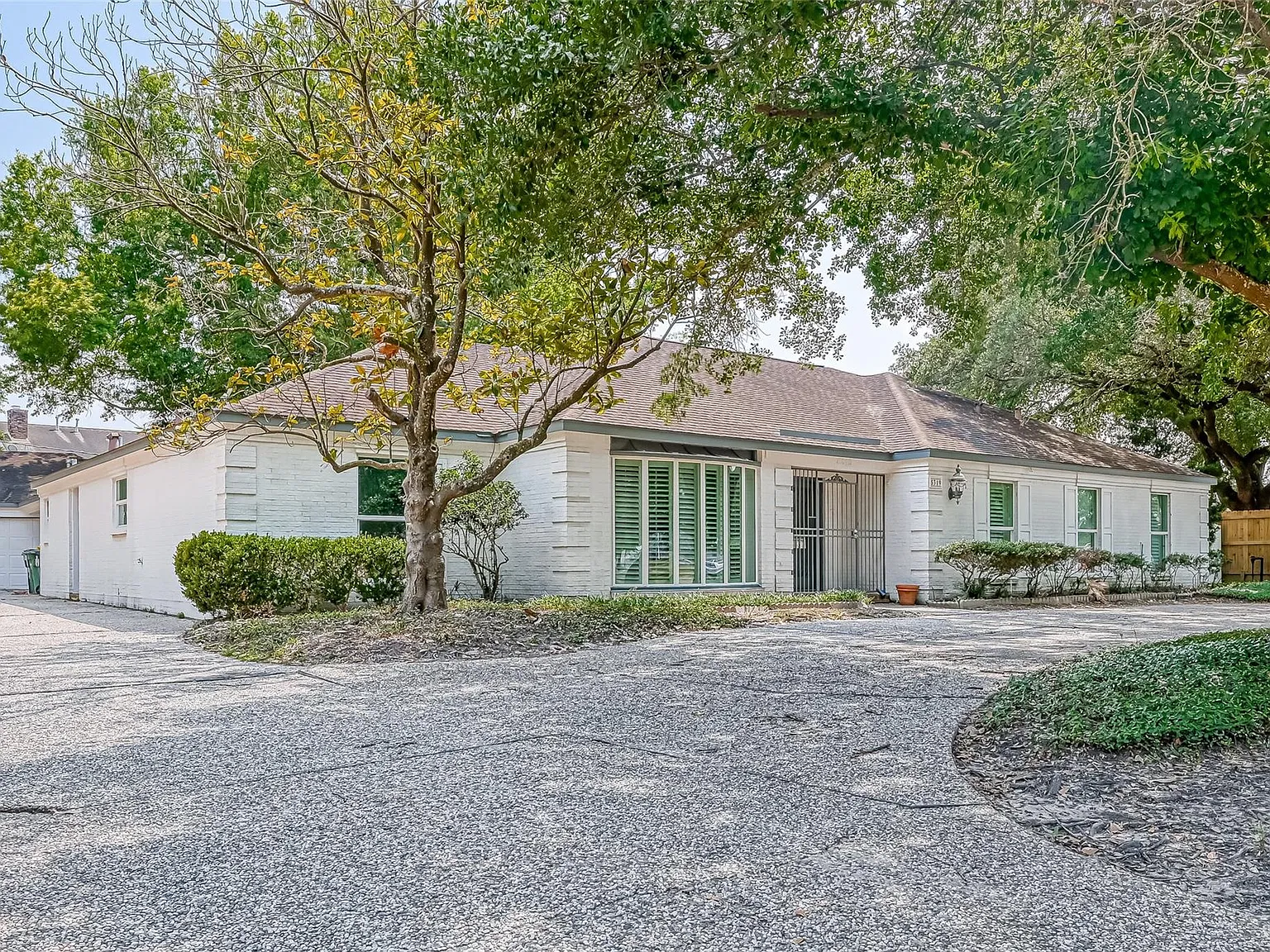 4 bed, 3.5 bath, 4320 sqft, $3,950 — Photo 2