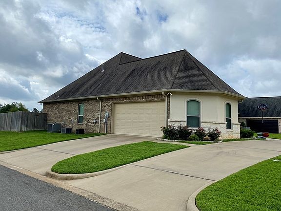 2nd image of 3722 Broadmoor Blvd