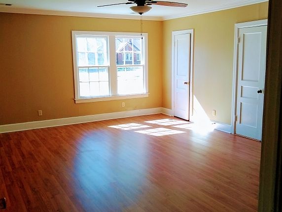 4th image of 611 Oakhurst Ave