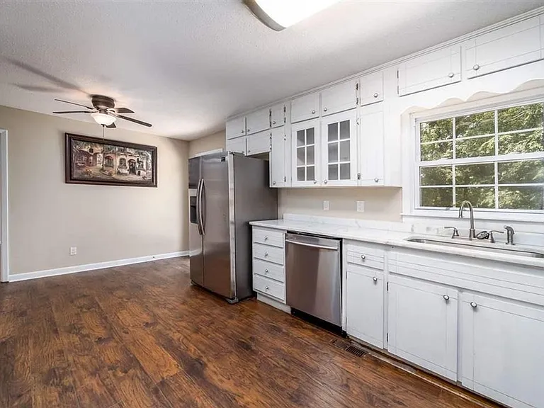 130 Maxanna Dr — Photo 5