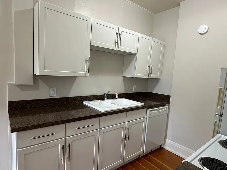 230 NE 28th Ave — Photo 4