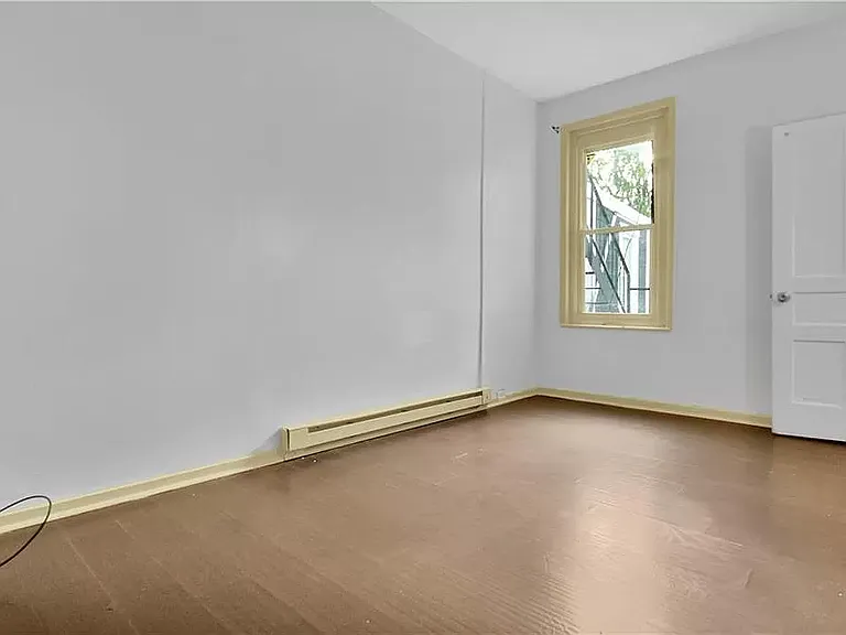 446 W Allen St — Photo 6