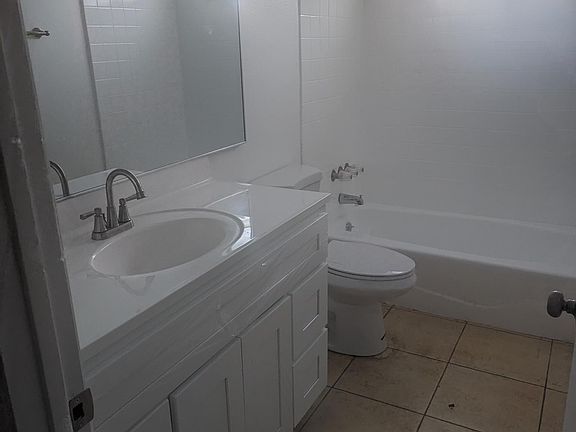 3rd image of 2138-2140 E Avenue Q6