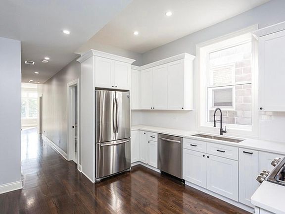 3rd image of 1248 N Wood St APT 3