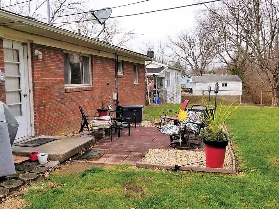 2nd image of 800 Crescent Dr