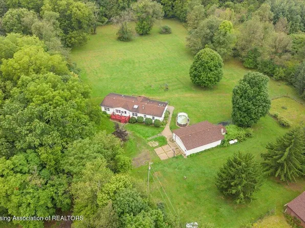 9594 River Rd, Bellevue, MI 49021