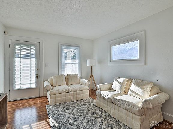 3rd image of 251 Hudson Ave