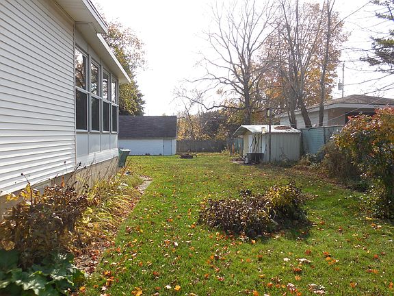 5th image of 3957 E Adams Ave