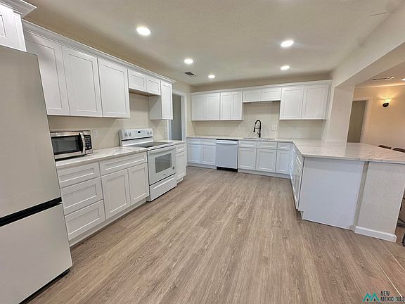 5th image of 1407 W James Ave