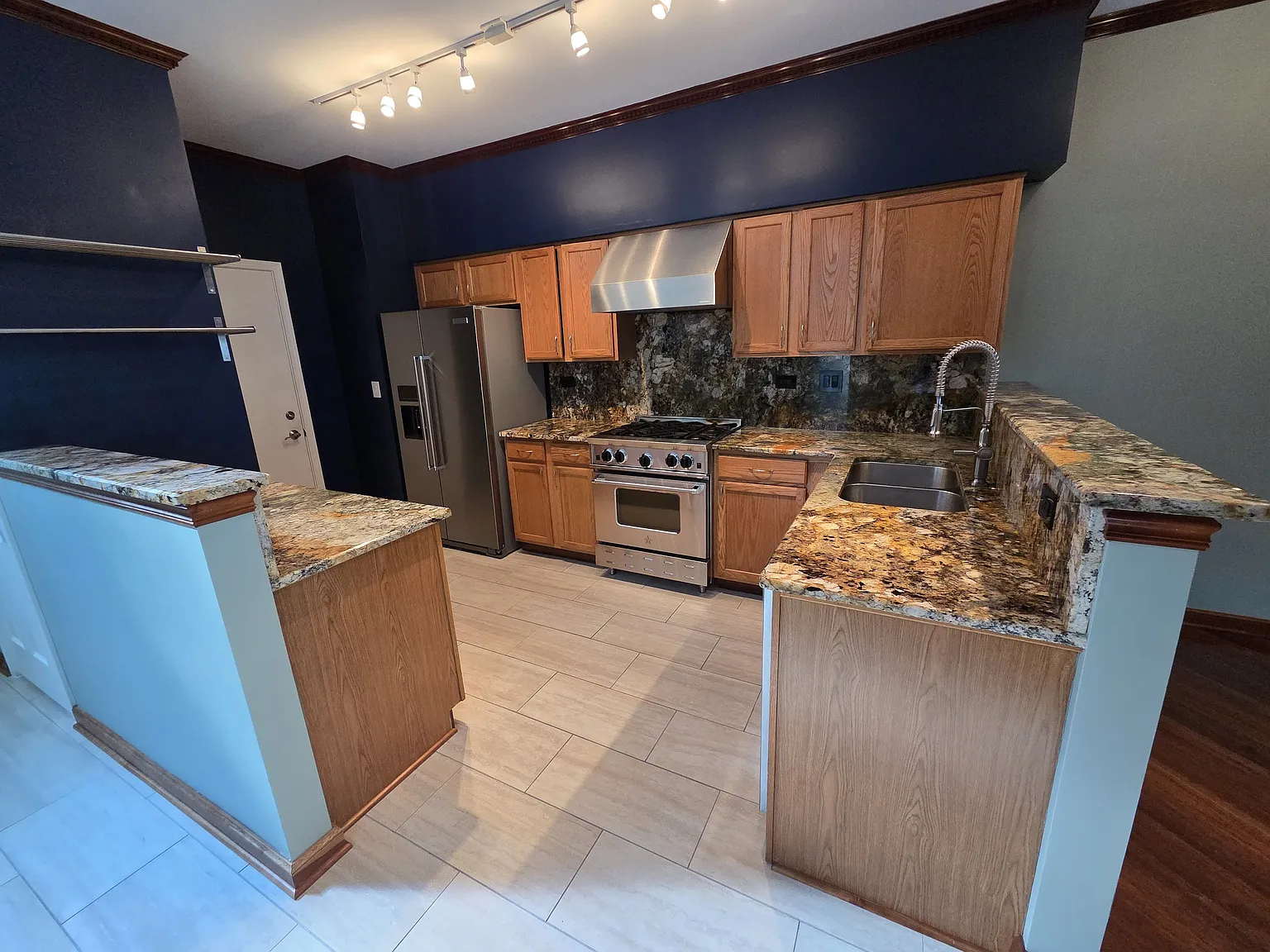 2 bed, 1.5 bath, 1213 sqft, $2,390 — Photo 4