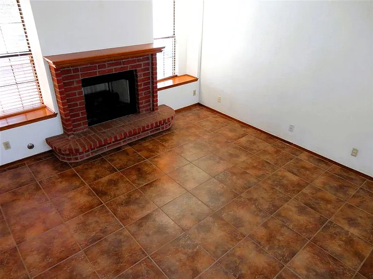 7205 Night Hawk Dr — Photo 2