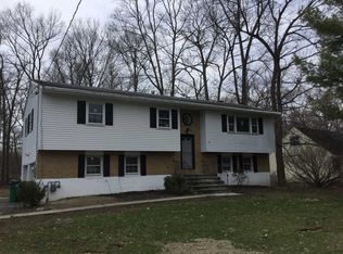 25 Pippin Ln, Wappingers Falls, NY 12590