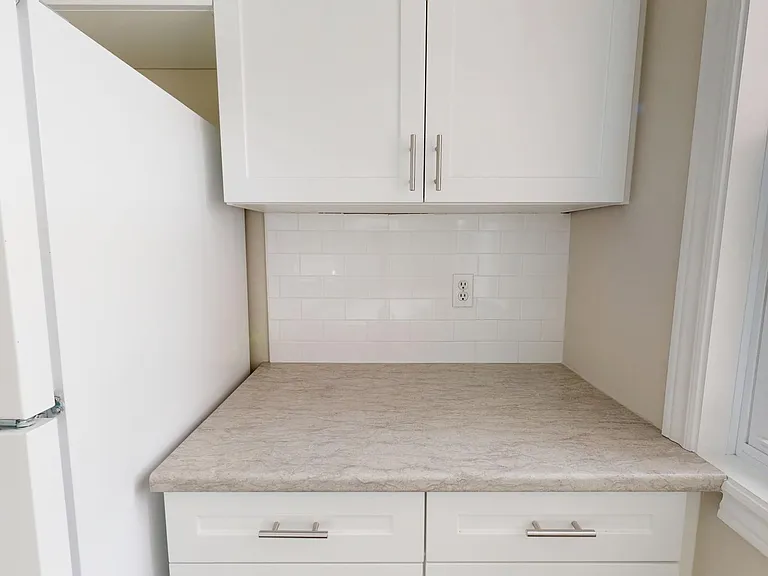 144 Arbour Glen Cres #1 — Photo 5