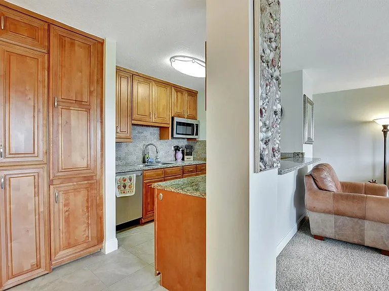 2555 NE 11th St #Penthouse 09 — Photo 11