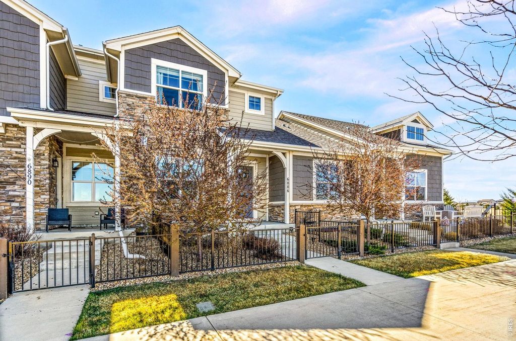 6886 Autumn Leaf Dr
