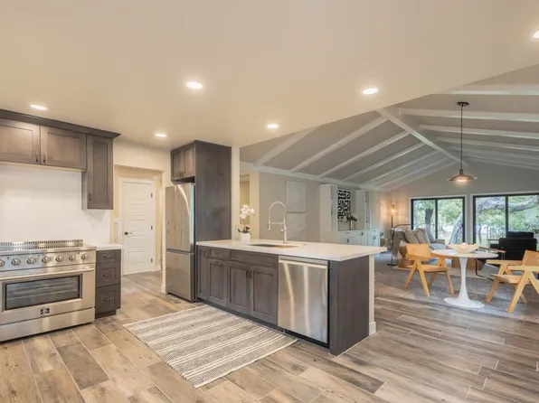 52 Country Clb, Pacific Grove, CA 93950