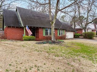1027 E Bonnie Ln, Fayetteville, AR 72703