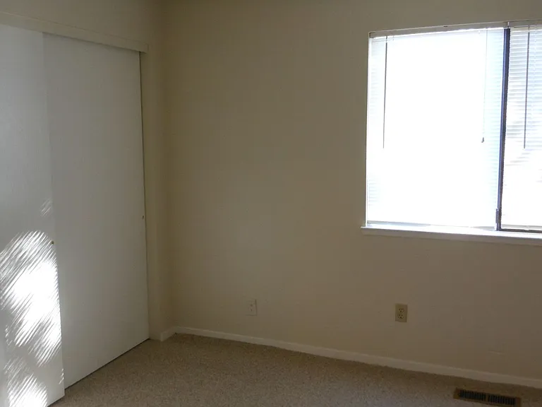 1250 Salem Pl — Photo 5