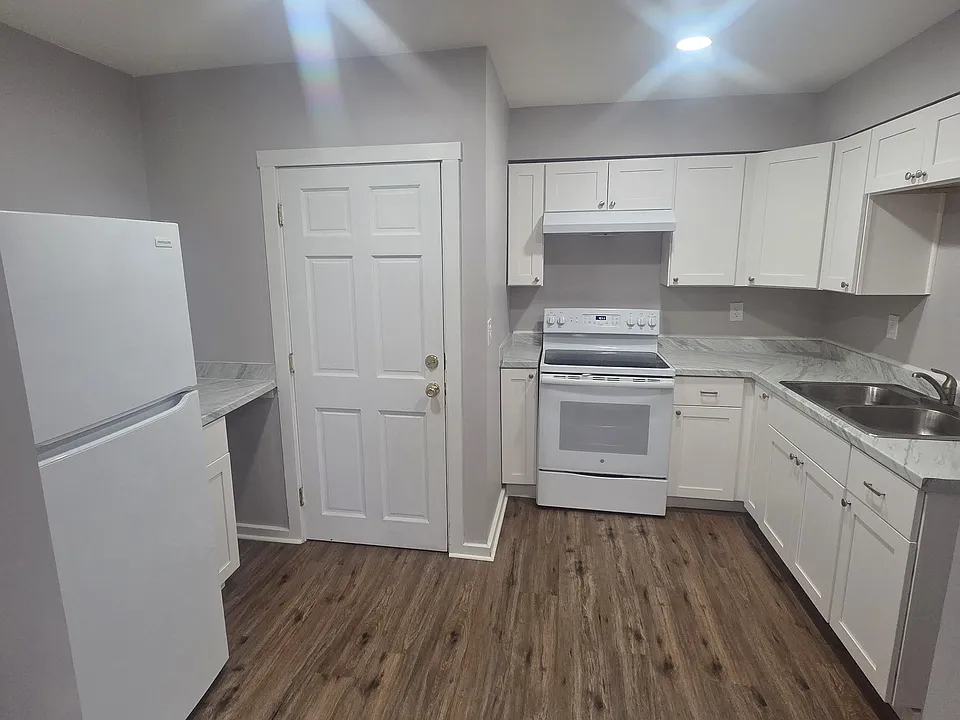 7 N Main St #3