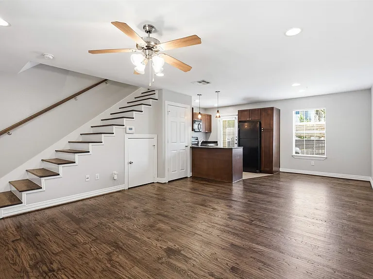 4734A Bradford Dr — Photo 7