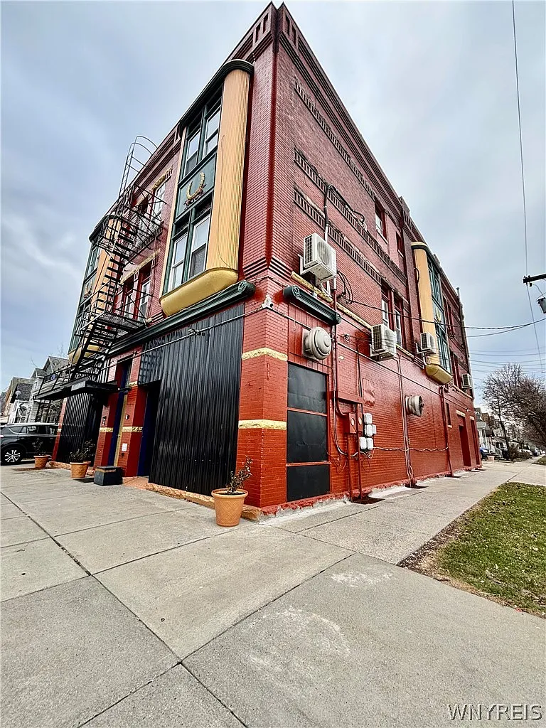 Building Photo - 236 Massachusetts Ave #5