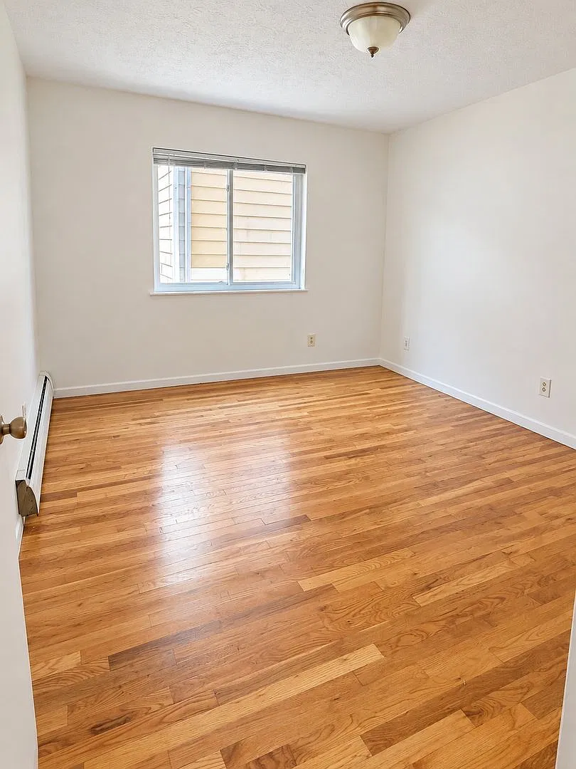 Maple Apartments — Photo 4