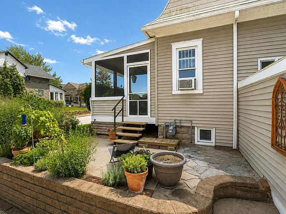 5th image of 207 7th St