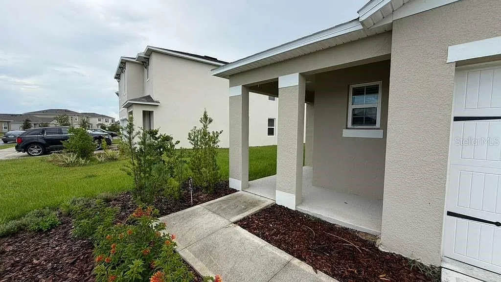 3 bed, 2.0 bath, 1625 sqft, $2,200 — Photo 2