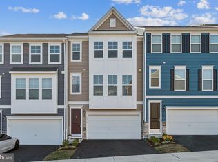 18271 Summit Pointe Dr, Triangle, VA 22172