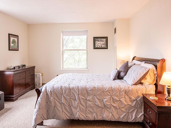 4th image of 20 Hampton Ave #96ed522d1