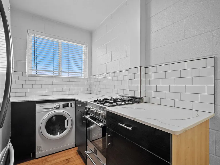 Taylor Street Towers — Photo 15