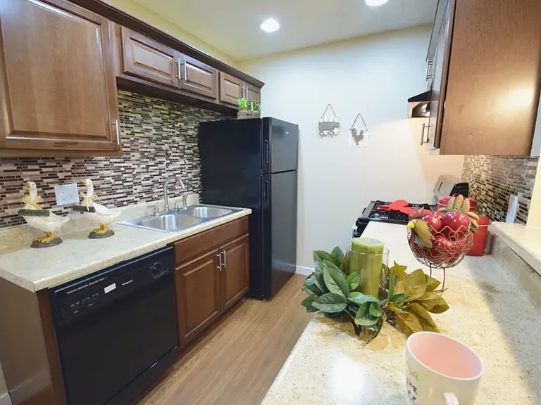 Buffalo Ridge Apartments — Photo 17