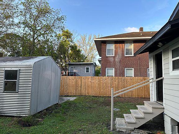 3rd image of 2838 Laviere St