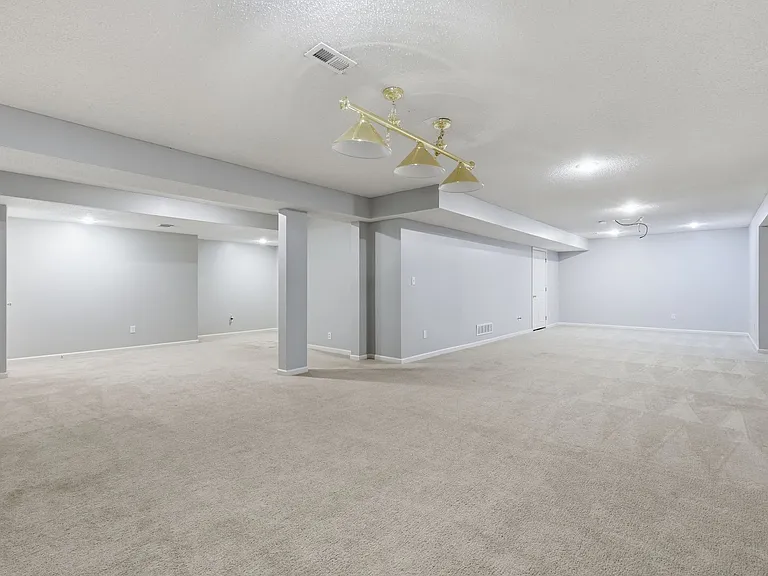 14117 Parkhill Ln — Photo 37