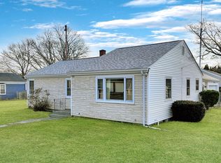 300 Davis Rd, Westport, MA 02790