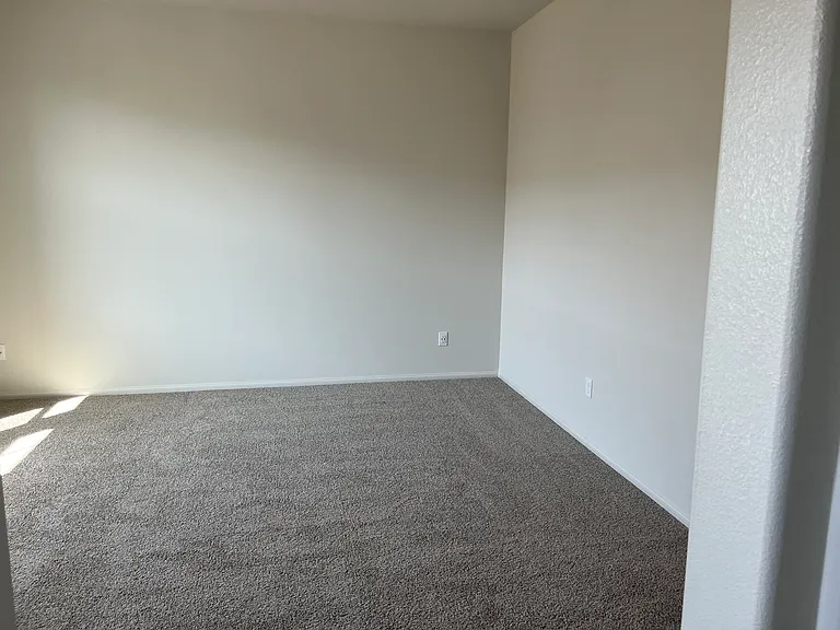 28019 Oakdale Dr — Photo 20