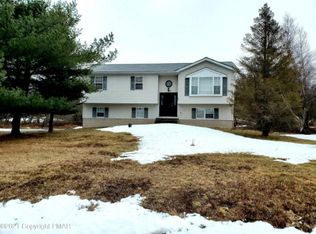 140 Center Dr, Blakeslee, PA 18610