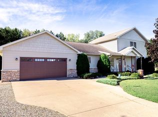 1929 Lakes Edge Ln, Friendship, WI 53934