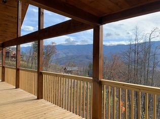 921 Deer Path Ln, Gatlinburg, TN 37738