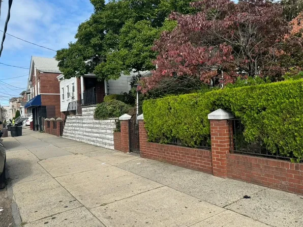 22-31 College Point Blvd, College Point, NY 11356