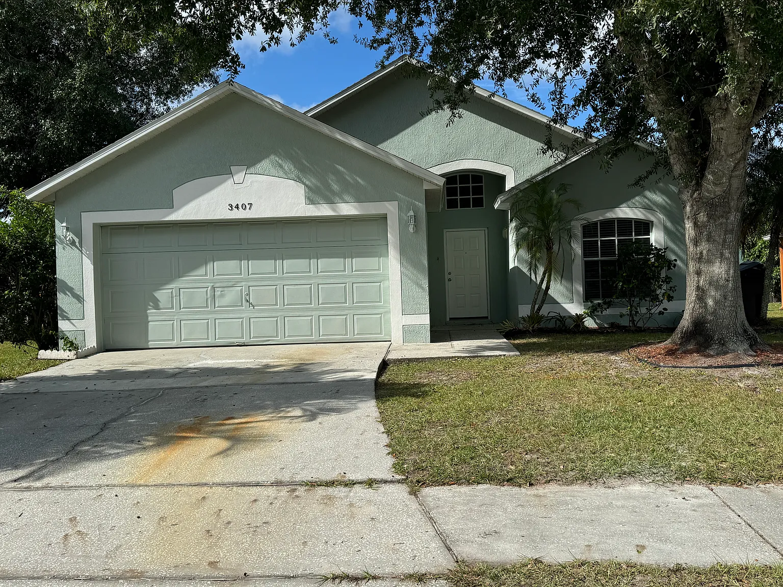 3 bed, 1212 sqft, $1,900 — Photo 1