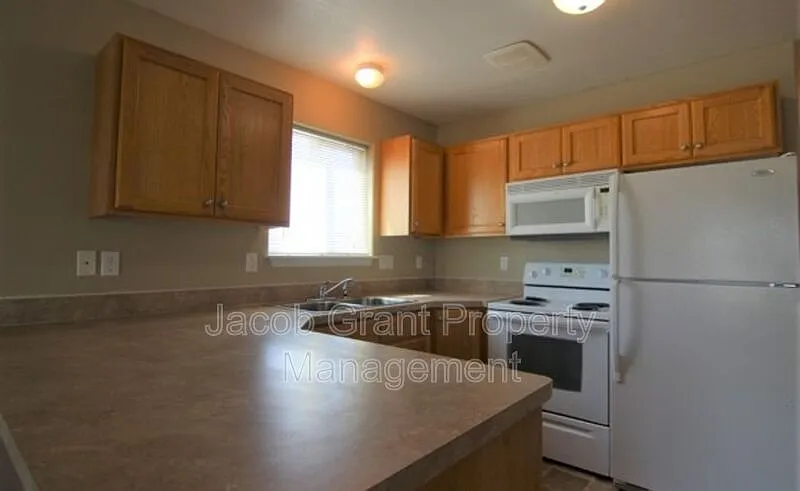 2 bed, 1.0 bath, 765 sqft, $895 — Photo 4