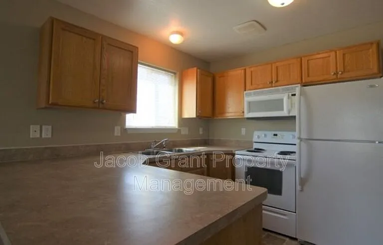 980 Eve Dr #1 — Photo 5