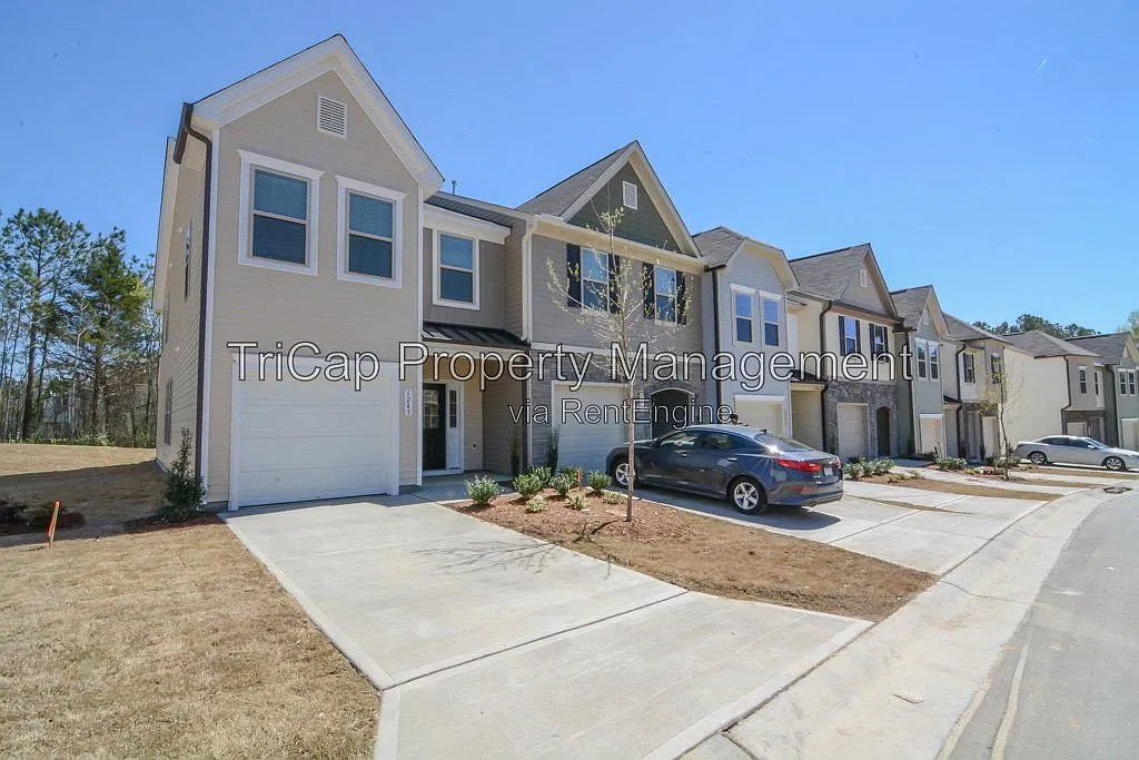 3 bed, 2.5 bath, 1630 sqft, $1,790 — Photo 1